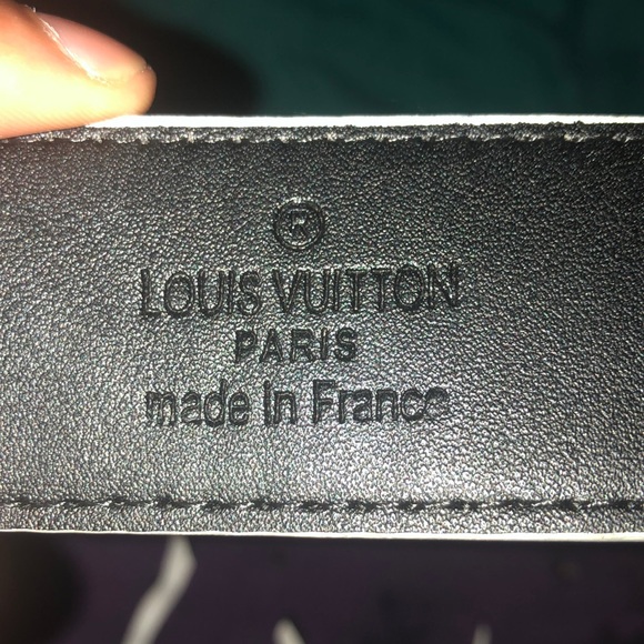 This is a Luis Vuitton supreme belt it is a collab - Picture 3 of 7